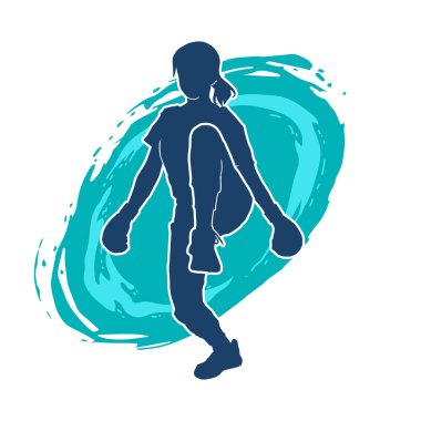 Dövüş sanatları yapan zayıf bir kadının silueti. Dövüş sanatlarında çalışan bir kadının silueti..