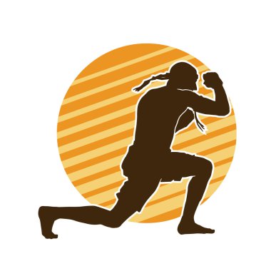 Hareketli erkek kickboksör atletinin silueti. Kickboks yapan bir adamın silueti..