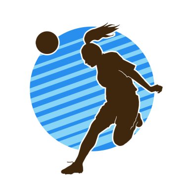 Topa vuran bayan futbolcunun silueti. Hareketli bir futbolcu kadının silueti..
