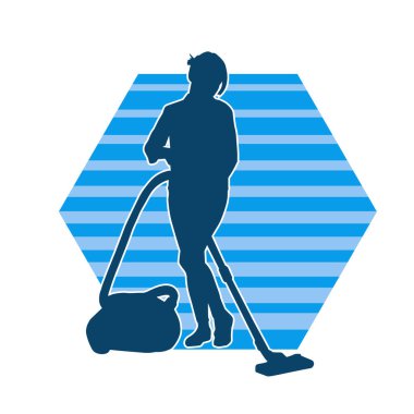 Bir kadının silueti elektrik süpürgesi kullanarak temizlik yapıyor.