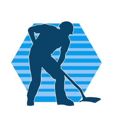 Kürek taşıyan bir işçinin silüeti. Bir işçinin hareket halindeki silueti kürek aracı kullanarak poz verir.