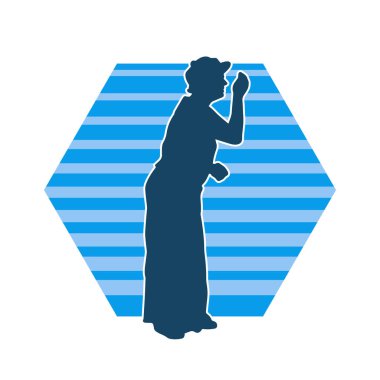 Poz vermiş yaşlı bir kadının silueti. Poz vermiş yaşlı bir kadının silueti..