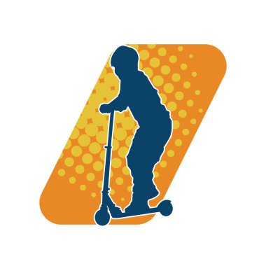 Bir çocuk silueti otomatik oyuncak bir araca biner..