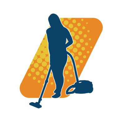 Bir kadının silueti elektrik süpürgesi kullanarak temizlik yapıyor.