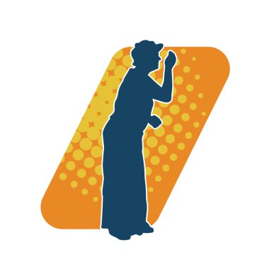 Poz vermiş yaşlı bir kadının silueti. Poz vermiş yaşlı bir kadının silueti..