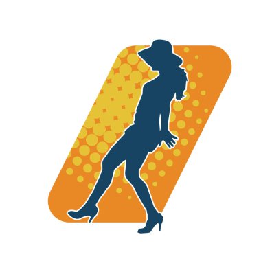 Kadın pozu veren şık bir kadının silueti.