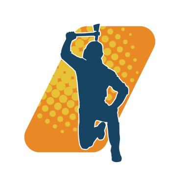 Hareket halindeki bir işçinin silueti, baltasını kullanarak poz verir..