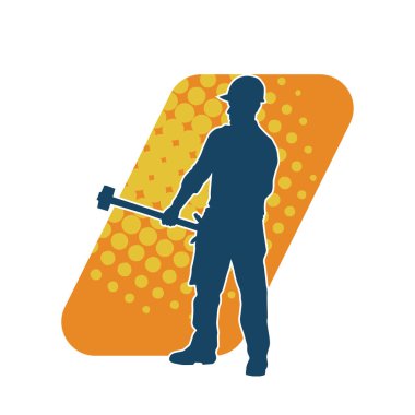 Çalışan bir işçinin silueti balyoz aletini kullanarak hareket halinde poz verir.