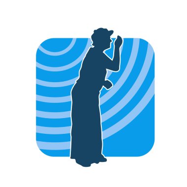 Poz vermiş yaşlı bir kadının silueti. Poz vermiş yaşlı bir kadının silueti..