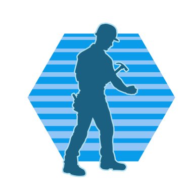 Çekiç aleti taşıyan bir işçinin silüeti. Hareket halindeki bir işçinin silueti çekiç aleti ile poz verir.