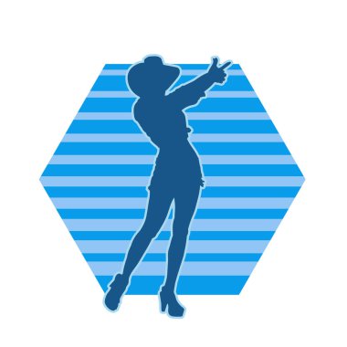 Kovboy kostümü giymiş bir kadın modelin silueti. Poz vermiş bir kovboy kızın silueti..