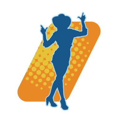 Kovboy kostümü giymiş bir kadın modelin silueti. Poz vermiş bir kovboy kızın silueti..