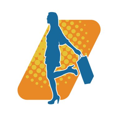 Sıska genç bir kadının silüeti alışveriş torbaları taşıyor..