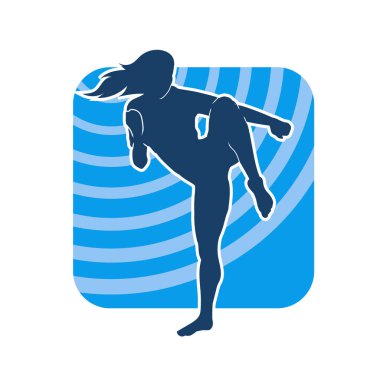 Dövüş sanatları tekmesi atan bir kadının silueti. Sportif bir kadının silueti tekme hareketi yapıyor..