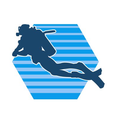 Tüple dalış yapan bir erkeğin silueti.