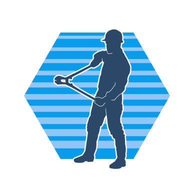 Bir erkek işçinin silueti hareket halindeyken büyük bir kerpeten ya da cıvata kesici aletle poz verir