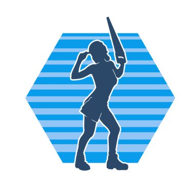 Demir testeresi taşıyan, işçi kostümlü zayıf bir kadının silueti. Kadın marangoz silueti, elinde testereyle poz vermiş..