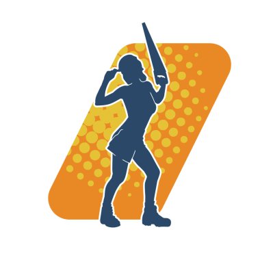 Demir testeresi taşıyan, işçi kostümlü zayıf bir kadının silueti. Kadın marangoz silueti, elinde testereyle poz vermiş..