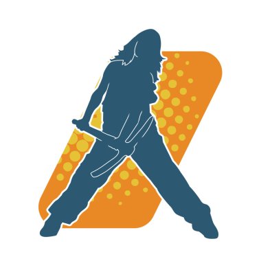 Kazma aletleri taşıyan işçi kostümlü bir kadının silüeti. Toplama aleti ile poz veren kadın silueti..