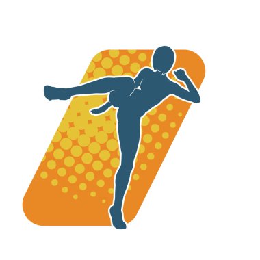 Sıska bir kadın dövüşçünün silueti tekme hareketi yapıyor. Bir kadın savaşçının silueti tekme pozu..