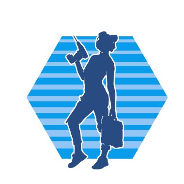 Makineli elektrikli matkap taşıyan kadın bir inşaat işçisinin silueti. Elektrikli matkap tutan bir kadın inşaatçının silueti..