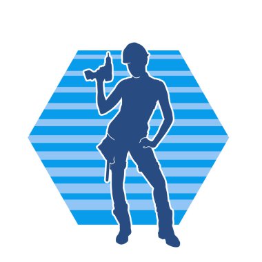 Makineli elektrikli matkap taşıyan kadın bir inşaat işçisinin silueti. Elektrikli matkap tutan bir kadın inşaatçının silueti..