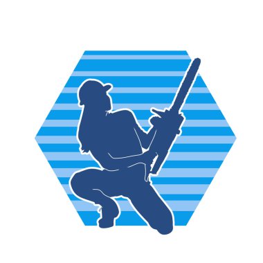 Makineli testere taşıyan kadın inşaat işçisinin silueti. Elektrikli testere tutan oduncu bir kadının silueti..