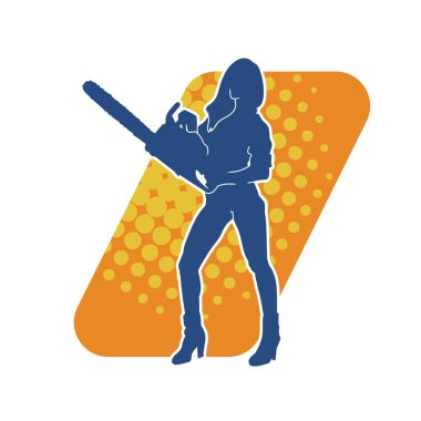 Makineli testere taşıyan kadın inşaat işçisinin silueti. Elektrikli testere tutan oduncu bir kadının silueti..