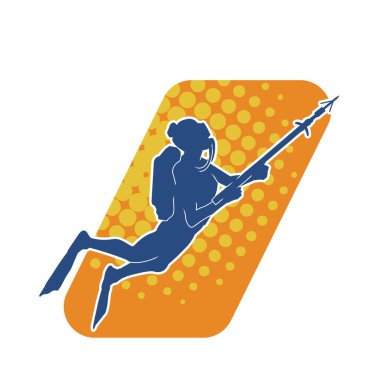 Dalgıç kıyafetiyle dalış yapan kadın silueti ve zıpkınla olta taşıyan deniz mahsulü. Sualtında yüzen bir kadın dalgıç silueti sopa mızrağı taşıyor..