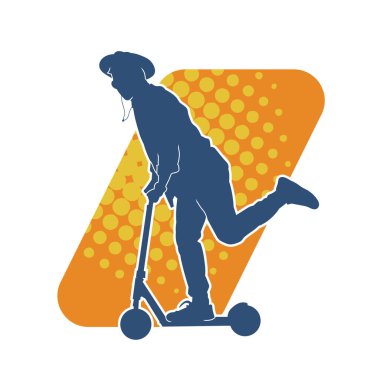 Elektrikli scooter kullanan bir adamın silüeti. Elektrikli scooter kullanan bir erkeğin silueti..