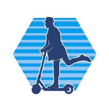 Elektrikli scooter kullanan bir adamın silüeti. Elektrikli scooter kullanan bir erkeğin silueti..