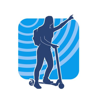 Sıradan, ince bir kadının silueti elektrikli scooter kullanıyor..