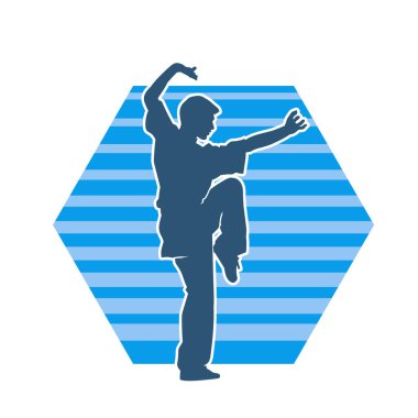 Doğu dövüş sanatı pozu veren bir adamın silueti. Dövüş sanatlarında bir erkeğin silueti..