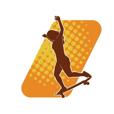 Hareket halindeki bir kadın silueti kaykay üzerinde poz veriyor. Kaykaylı şehirli bir kızın silueti..