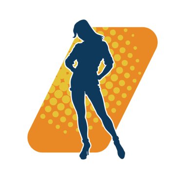 Dişi poziyonunda zayıf bir kadın modelinin silüeti. Çekici duruşu olan genç bir kadının silueti..