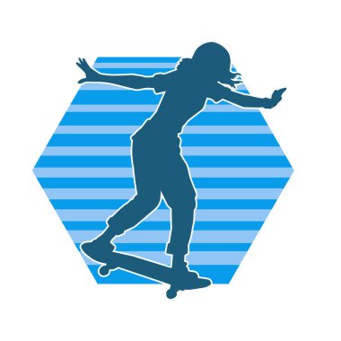 Hareket halindeki bir kadın silueti kaykay üzerinde poz veriyor. Kaykaylı şehirli bir kızın silueti..