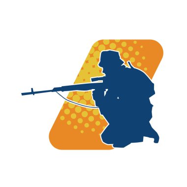 Makineli tüfek taşıyan bir erkek askerin silueti. Keskin nişancının silueti iş başında..