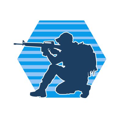 Makineli tüfek taşıyan kadın savaşçının silueti.. 