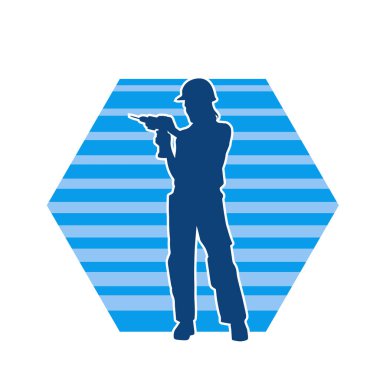 Matkap aletleri taşıyan inşaat işçisi kostümlü bir kadın silueti. İnşaat işçisi kadın silueti elektrikli matkapla poz veriyor.. 