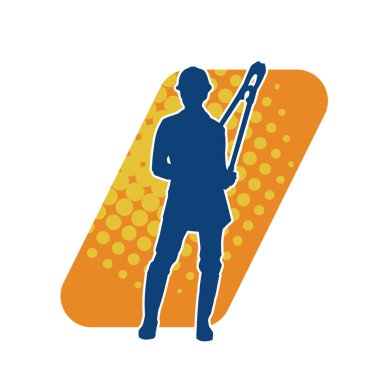 Büyük bir kerpeten ya da cıvata kesici taşıyan işçi kıyafetli bir kadın modelin silüeti.