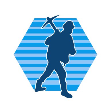 Bir inşaat işçisinin silueti kazma baltasıyla iş başında. Ağır işlerde çalışan bir madencinin silueti..