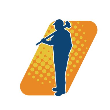 Çalışan bir işçinin silueti balyoz aletini kullanarak hareket halinde poz verir.