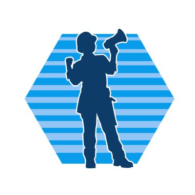 Megafonla bağıran bir kadın işçinin silüeti. Bir kadın işçinin silueti haykırıyor