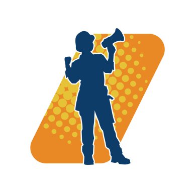 Megafonla bağıran bir kadın işçinin silüeti. Bir kadın işçinin silueti haykırıyor