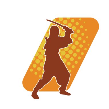 Samuray kılıcı taşıyan dövüş sanatları kostümlü bir erkek dövüşçünün silueti.. 