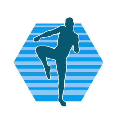 Hareketli erkek kickboksör atletinin silueti. Tekme atan bir adamın silueti..