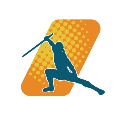 Bir erkek savaşçının silueti kılıçla poz veriyor. Kılıç taşıyan bir savaşçının silueti..