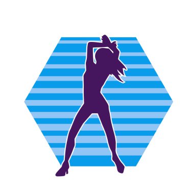 Hareketli pozlarda mini etek giyen bir kadın dansçının silueti. Zayıf bir kadının silueti mutlu bir şekilde dans ediyor..