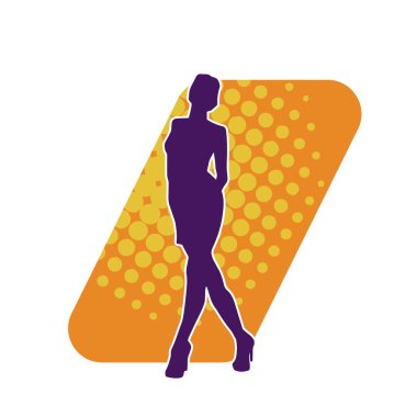 Hareketli pozlarda mini etek giyen bir kadın dansçının silueti. Zayıf bir kadının silueti mutlu bir şekilde dans ediyor..