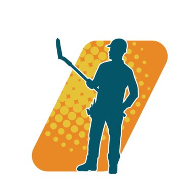 Kürek taşıyan bir işçinin silüeti. Bir işçinin hareket halindeki silueti kürek aracı kullanarak poz verir.